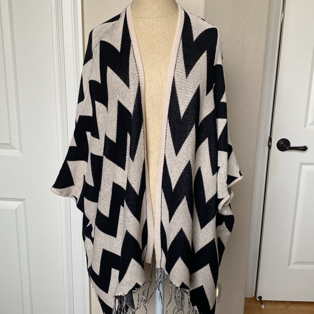Fate chevron cardigan poncho Cape Womens Fringe Beige/Black Boho Fall warm L
